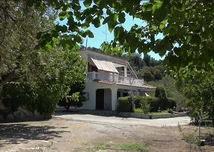 το κτήμα της ελιάς του τάκη Demoniász-part