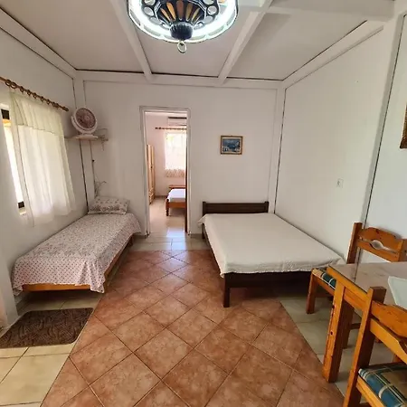 το κτήμα της ελιάς του τάκη *