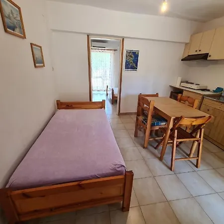 το κτήμα της ελιάς του τάκη *